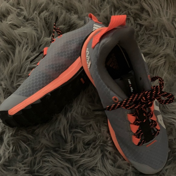 Adidas shoes - Picture 2 of 4